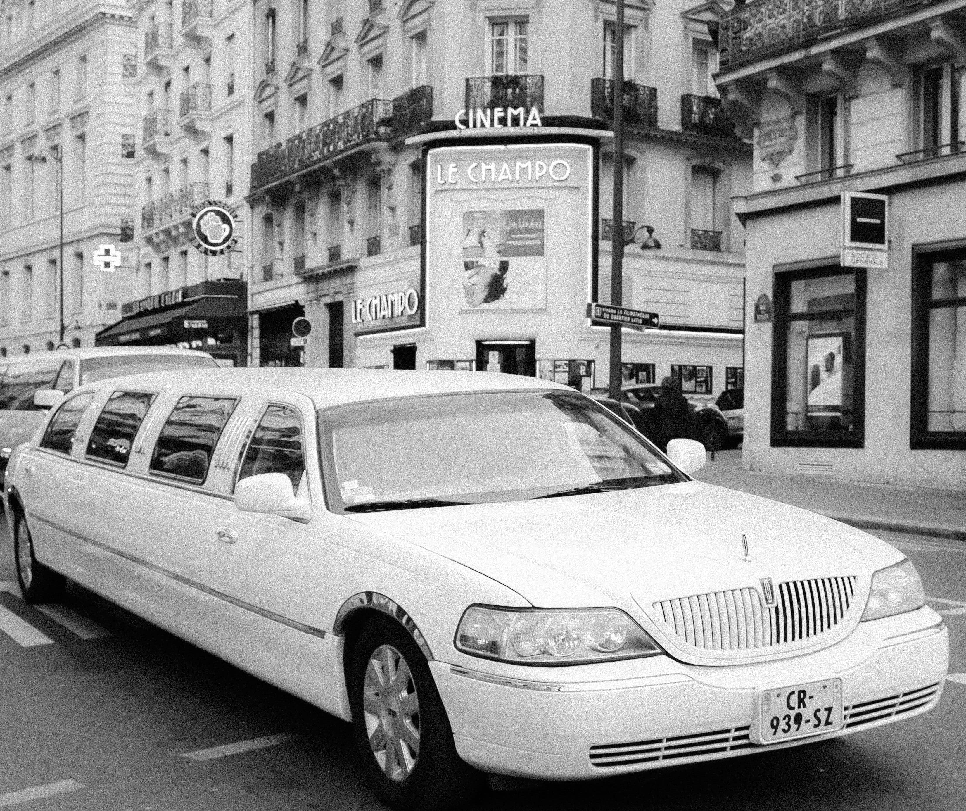 10 Essential Tips for Choosing the Perfect Limousine Service for Your Special Event
